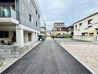 【前面道路含む現地写真】