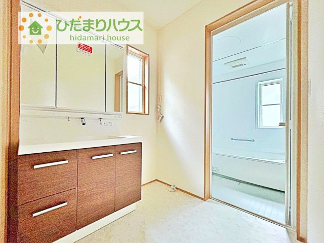 【洗面所】 | 牛久市栄町2丁目　中古戸建 | ワイドな独立洗面台には、ちょっとしたスキンケア用品などを置くのにも便利ですね(^^)/