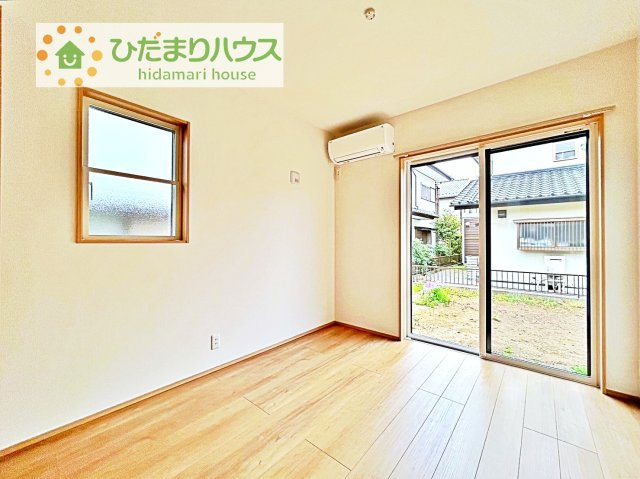 【寝室】 | 牛久市栄町2丁目　中古戸建 | お庭の見渡せる主寝室♪エアコンも設置済みです！近隣の物件もまとめてご案内できます(*^^)
お気軽にお問い合わせください♪