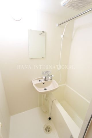 レオパレスフォレ流山の浴室