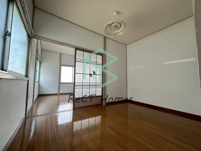 千代田公園前貸家の居間・リビング