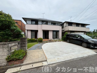 【外観】 | 外観はキレイで南面駐車場も3台並列で駐車可能です☆彡