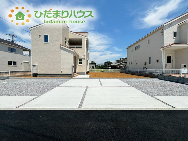 鴻巣市屈巣第4　新築戸建　リーブルガーデン06の駐車場|並列駐車5台可能！
お友達がたくさん来ても安心！カーライフも楽しめちゃう♪