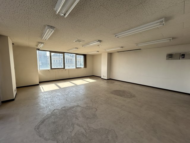 大沢建設　第6ビルの内装