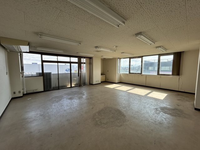 大沢建設　第6ビルの内装