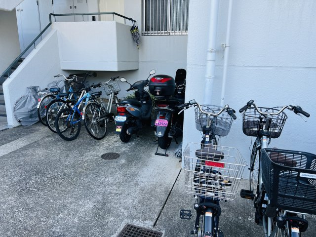 ピュアハイツ高丸第2の駐車場