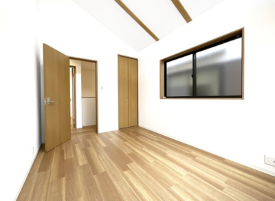 【洋室】 | 宇治市宇治野神　中古戸建 | 【洋室約6.2帖】どのお部屋にも収納が完備されています。収納はなんぼあっても困りませんね（＾◇＾）