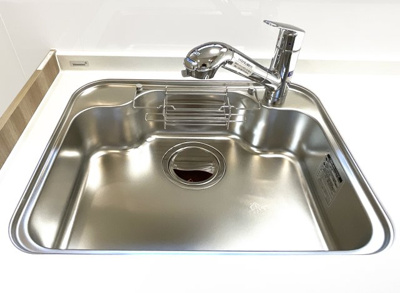 【キッチン】 | 宇治市宇治野神　中古戸建 | 《浄水切替水栓》飲み水をおいしく安全に。毎日のお料理に使う水もこれなら気にせず安心です。