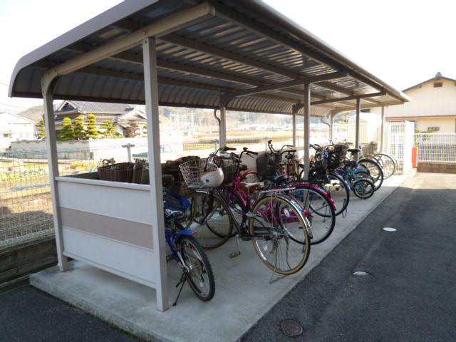 総社市井尻野の賃貸マンションのその他共用部分|自転車置き場