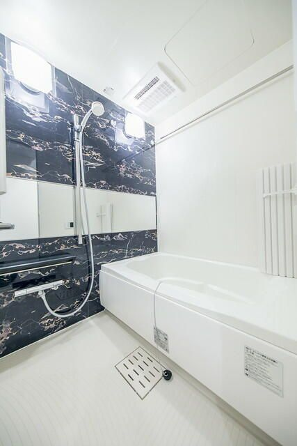 ライオンズフォーシア神田須田町の浴室