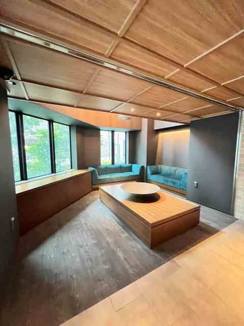 ライオンズフォーシア神田須田町のロビー