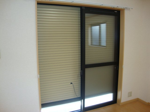 【内装】 | Ｕｒｂａｎ Ｋｎｏｌｌ（アーバン ノール） | 洋室防犯シャッター