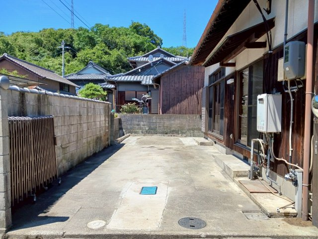 坂出市御供所町　中古戸建の駐車場