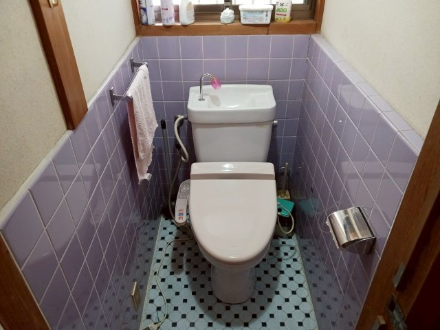坂出市御供所町　中古戸建のトイレ