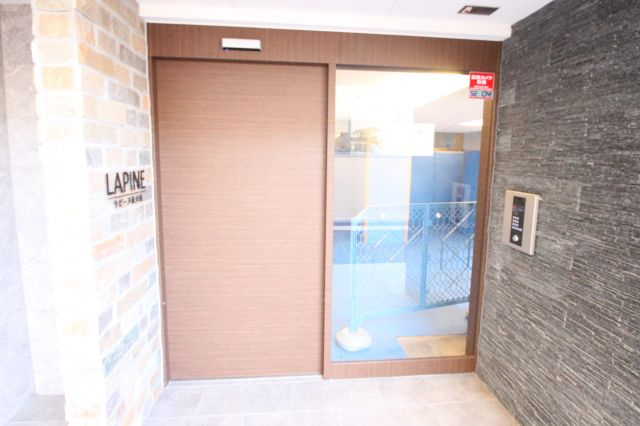 ラピーヌ近大前  近畿大学  一人暮らしのエントランス