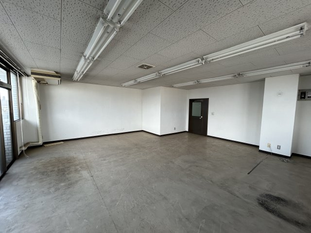 大沢建設　第6ビルの内装