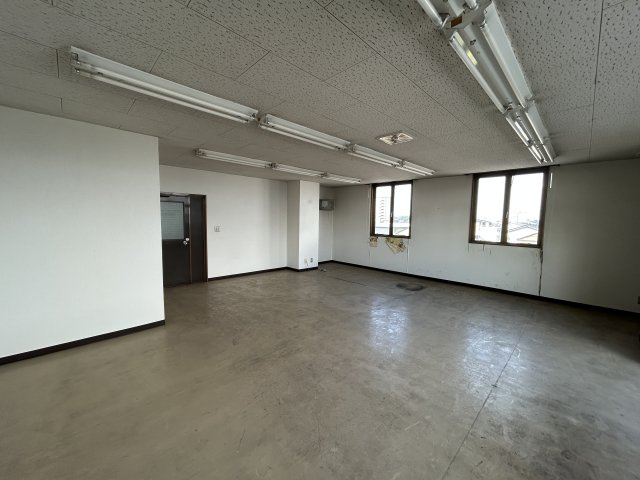 大沢建設　第6ビルの内装