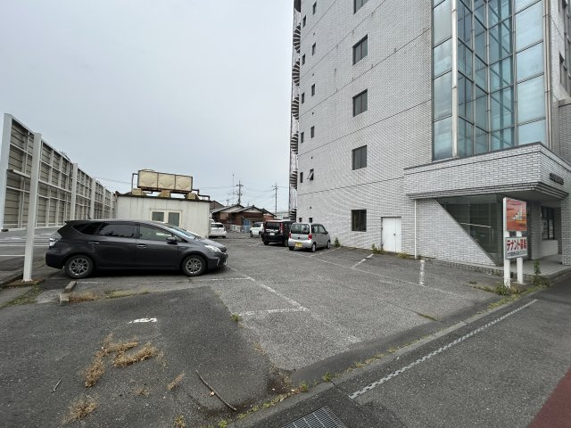 大沢建設　第6ビルの駐車場