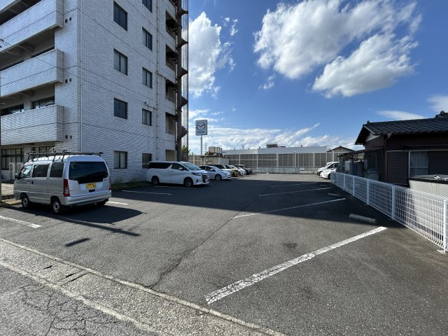 大沢建設　第6ビルの駐車場