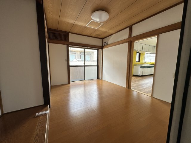 多田ハイツの洋室