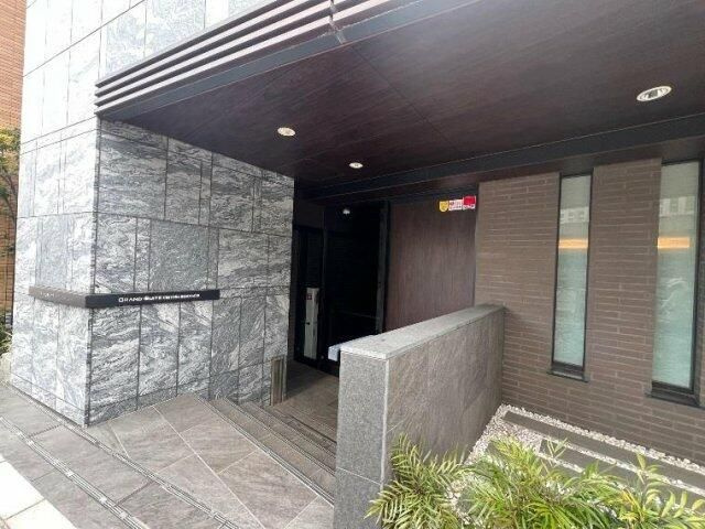グランスイート千代田麹町のエントランス