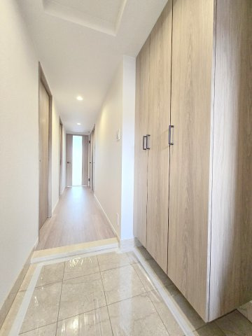 レクセルガーデン小作の玄関