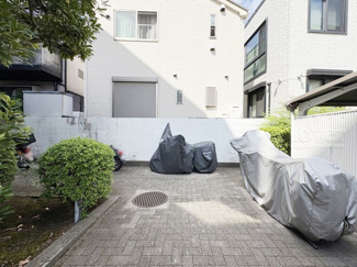 【駐車場】 | バイク置き場。空き区画の有無や駐輪料金、サイズおよび排気量規定などについては、改めてお問い合わせください。～即日のご見学可能～　お問合せはお気軽にどうぞ。