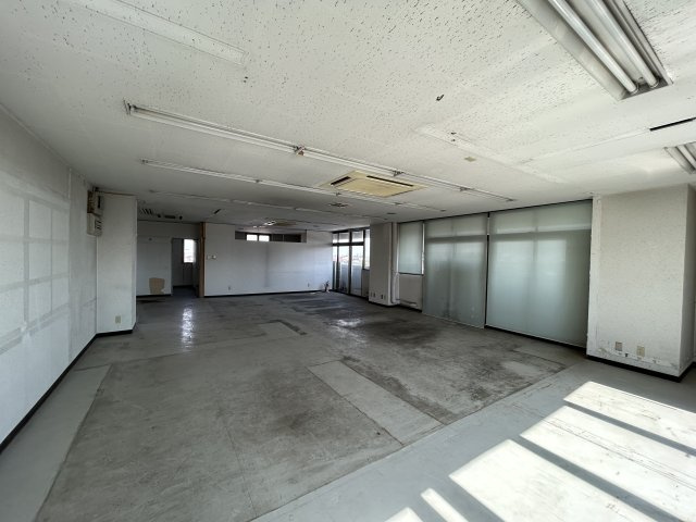 大沢建設　第6ビルの内装