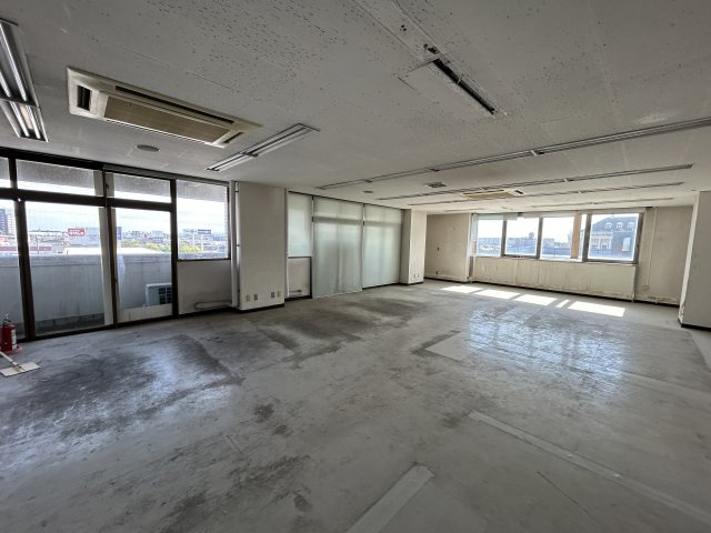 大沢建設　第6ビルの内装