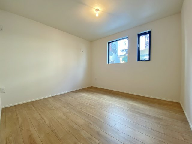 練馬区桜台2丁目 限定1棟の洋室|1階6.6帖洋室
居室は3部屋ございます
お子様の成長に合わせてプライベートルームを作ったり、書斎やテレワークルーム、趣味のお部屋として活用しても良いですね♪