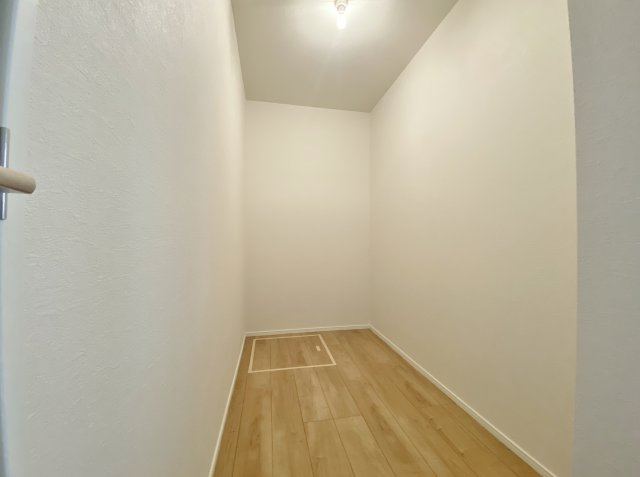 練馬区桜台2丁目 限定1棟の収納|1階6.6帖洋室　WIC
大容量のウォークインクローゼット付
衣類の他にもたっぷりと収納いただけます