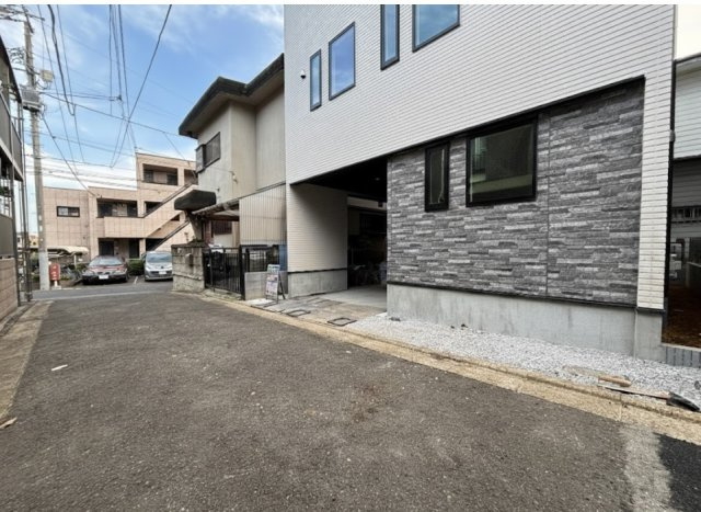 練馬区桜台2丁目 限定1棟の前面道路含む現地写真|車の往来も少なくお子様にも安心の立地です
駅至近の利便性と住み心地の良い住環境を兼備えております