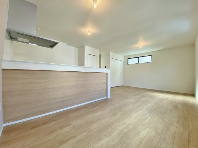 練馬区桜台2丁目 限定1棟の居間・リビング|リビングを華やかにするお洒落なオープンキッチン
デザイン性と機能性を兼備え使い勝手の良い仕様です