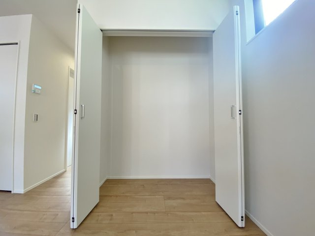 練馬区桜台2丁目 限定1棟の収納|リビングには大型の収納付きです
パントリー、備蓄庫、家電収納など多目的にお使いいただけます