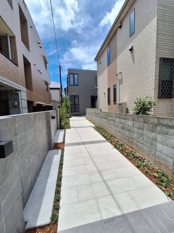 ルミエ西落合のエントランス