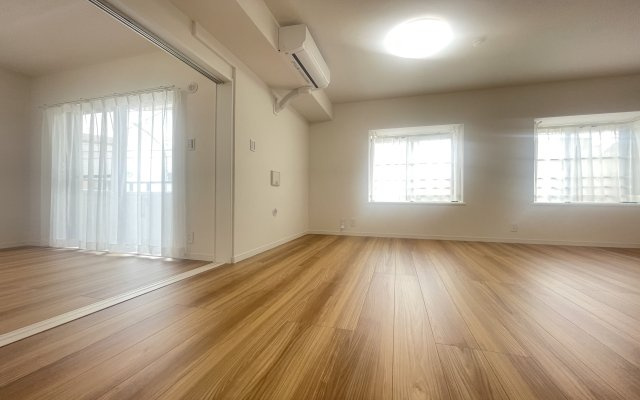 藤和シティコープ根岸の居間・リビング|ご家族みんなで長い時間を過ごすリビングは一番居心地のいいものであって欲しいですね。開放感のある広々リビングに光と風を呼び込みます。