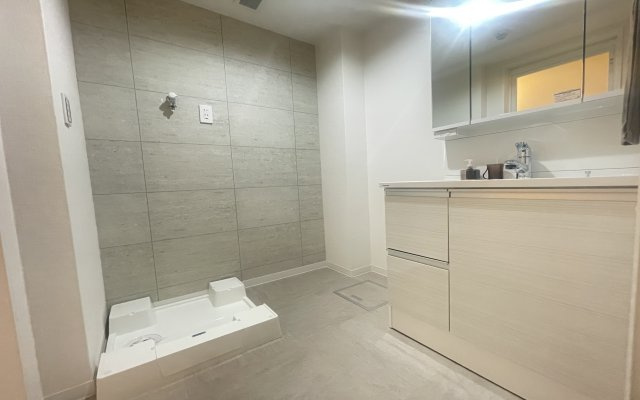 藤和シティコープ根岸の独立洗面台|三面鏡付きのワイドな洗面化粧台は、朝の支度がはかどりますね♪