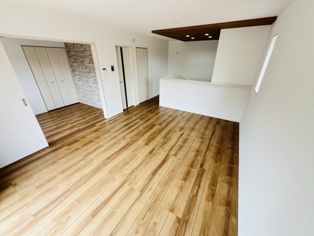 知多郡東浦町緒川屋敷参区149番2『仲介手数料無料』新築戸建ての居間・リビング