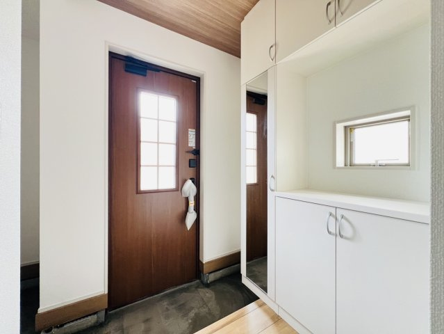知多郡東浦町緒川屋敷参区149番2『仲介手数料無料』新築戸建ての玄関