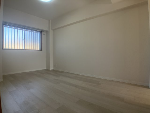 コスモハイツの洋室