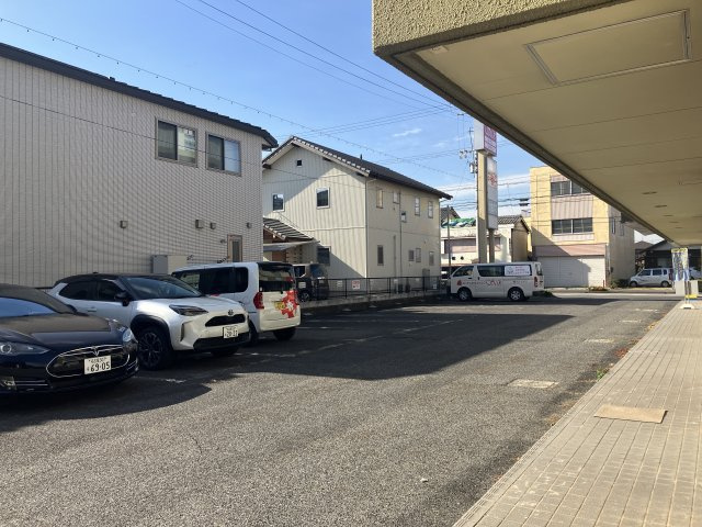 コスモハイツの駐車場