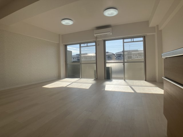 コスモハイツの居間・リビング