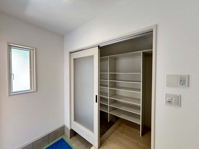 新築戸建　伴東1丁目の玄関