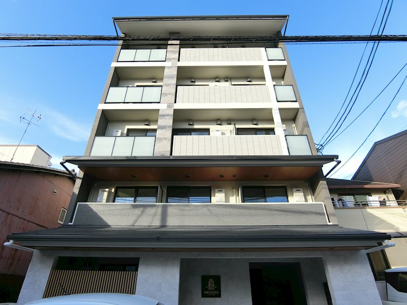 スミレスタ二条城前の外観