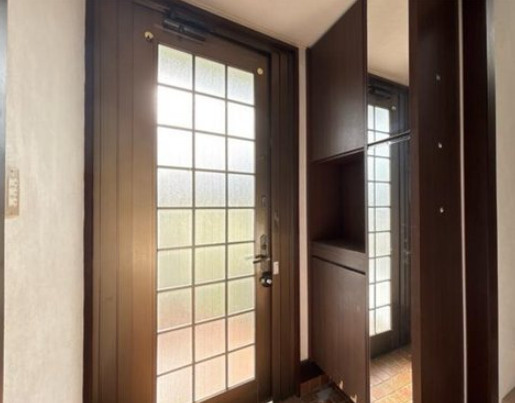 日野南４丁目中古戸建の玄関