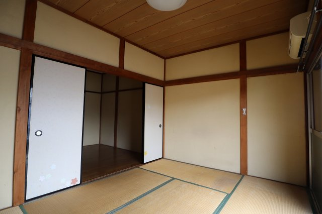 よろこび荘の居間・リビング|こちらの居間で趣味の時間をお楽しみください