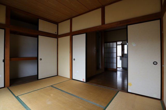 よろこび荘の寝室|使い勝手のいい寝室です