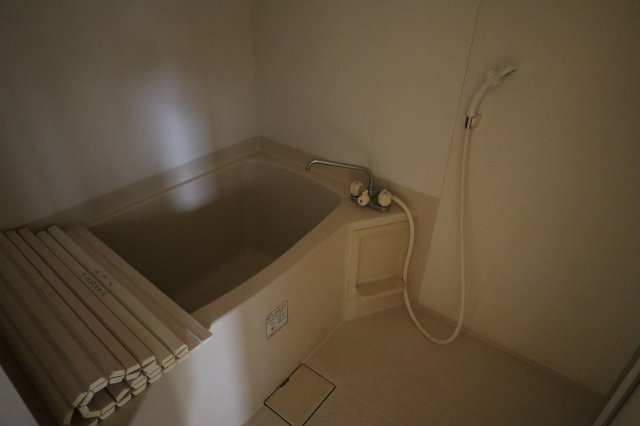 よろこび荘の浴室|落ち着いた空間のお風呂です