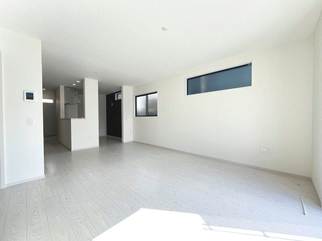 【居間・リビング】 | 春日市白水ヶ丘2丁目3期　3号棟（全3棟）【仲介手数料無料・0円】 | 現地写真。