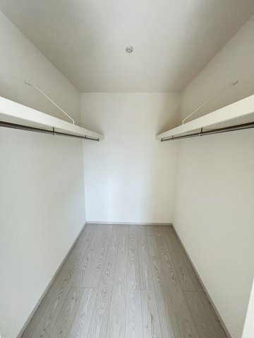 【収納】 | 春日市白水ヶ丘2丁目3期　3号棟（全3棟）【仲介手数料無料・0円】 | 現地写真。ウォークインクローゼットです。